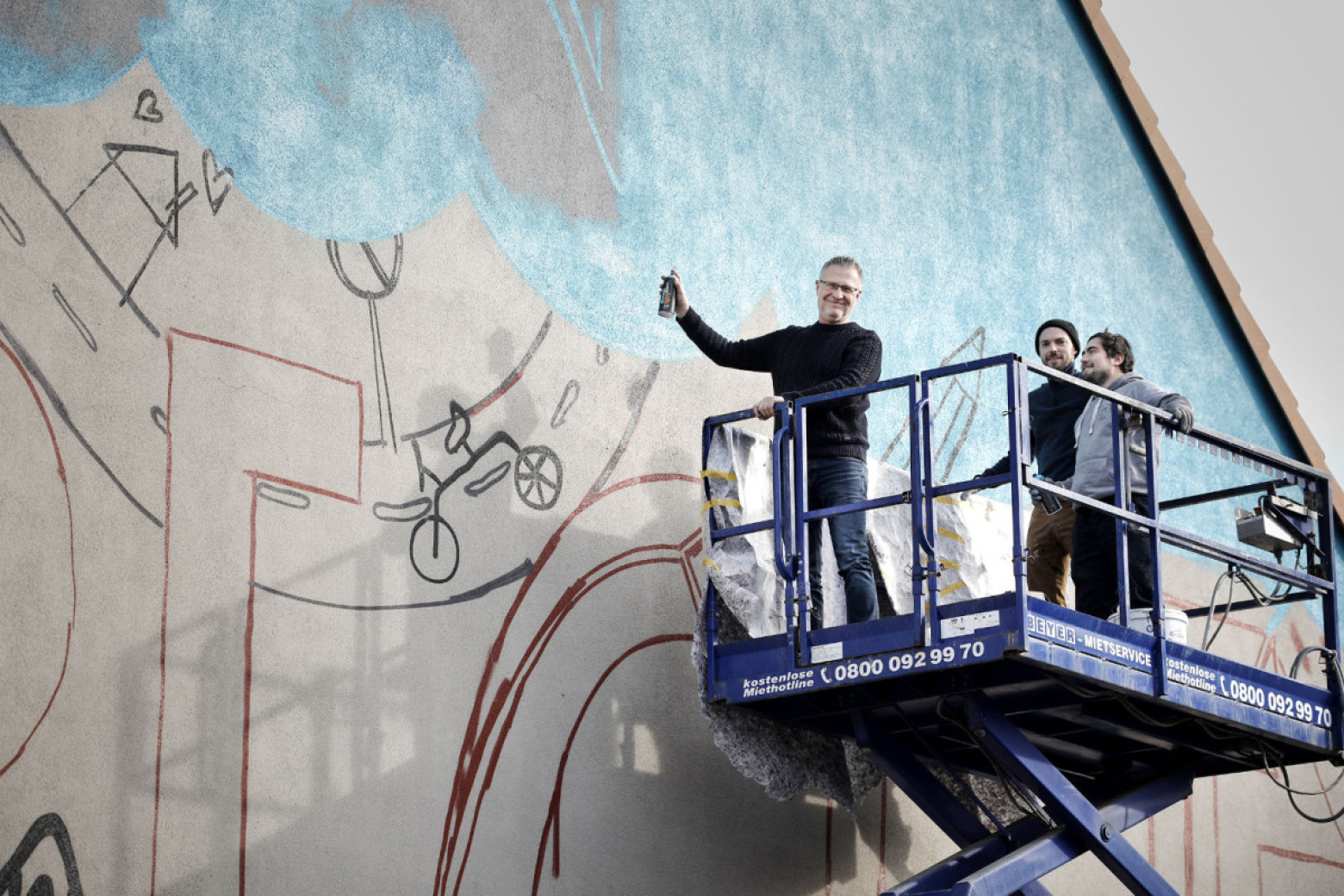 Bezirksbürgermeister A. Kunstmann beim Graffiti Workshop zur Straße der Kinderrechte