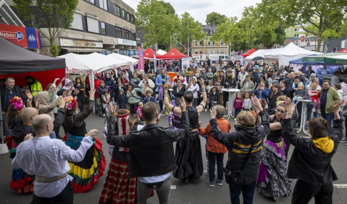 Besucher*innen beim Frühlingsfest in Westerfilde und Bodelschwingh