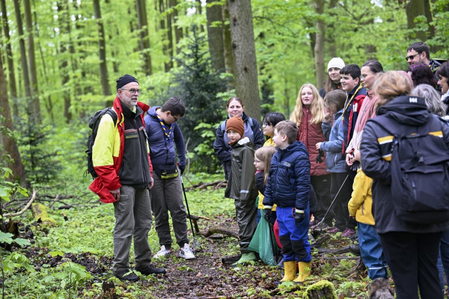 Förster Winfried Hardes beim Waldspaziergang 2024